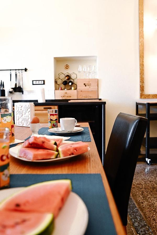 '2R' City Center Holidays And Workstays 里耶卡 外观 照片
